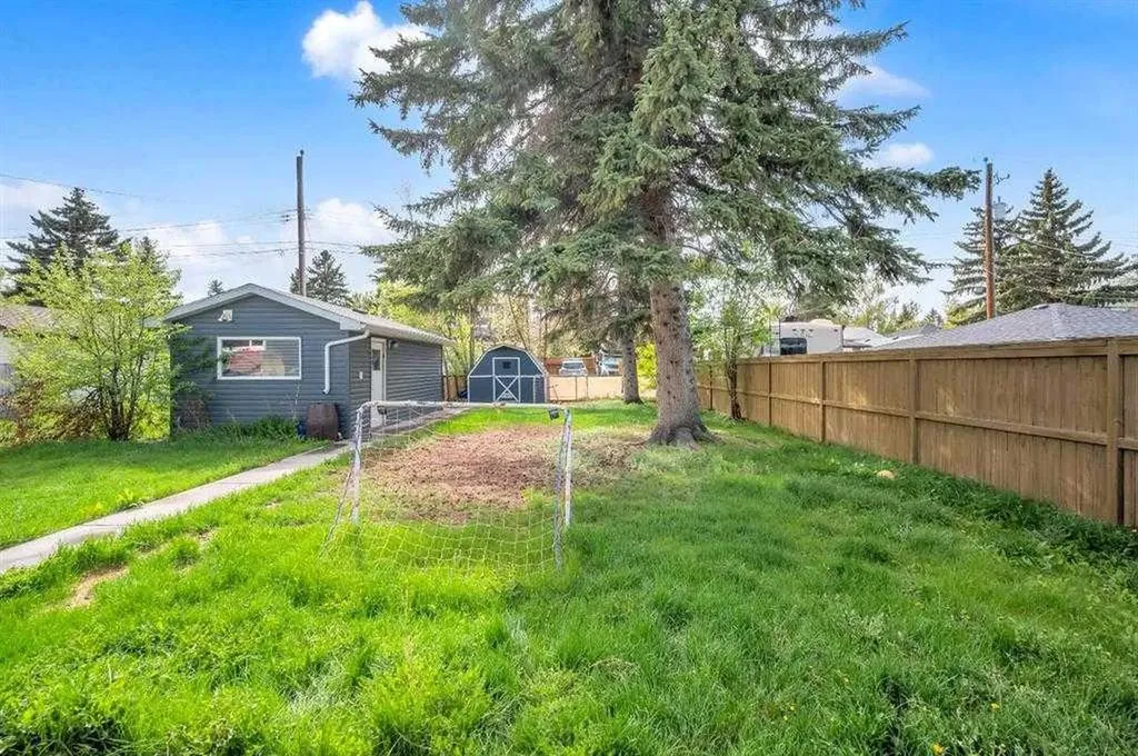 3143 45 Street SW Calgary AB T3E3T7