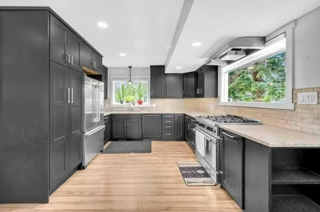 3143 45 Street SW Calgary AB T3E3T7