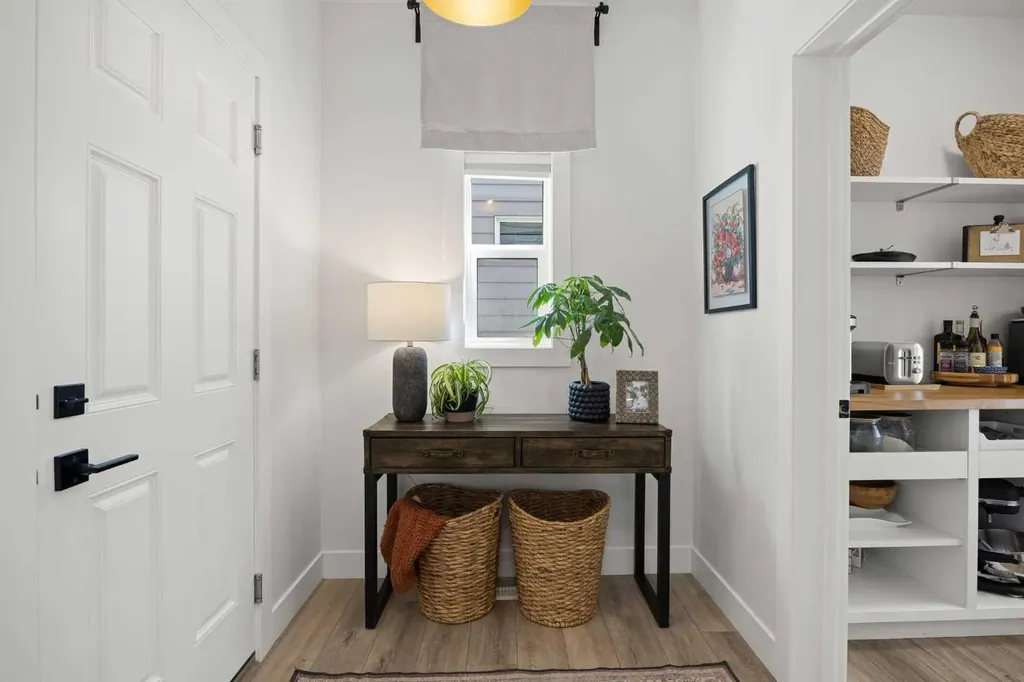 141 Magnolia Manor SE Calgary AB T3M 3H9