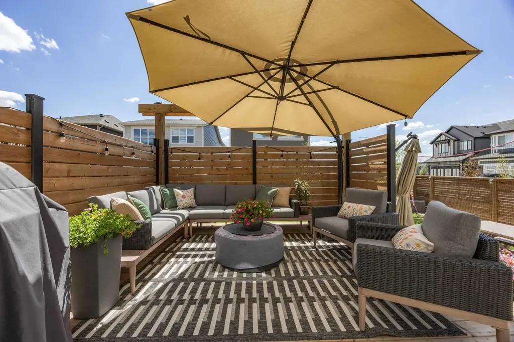 141 Magnolia Manor SE Calgary AB T3M 3H9