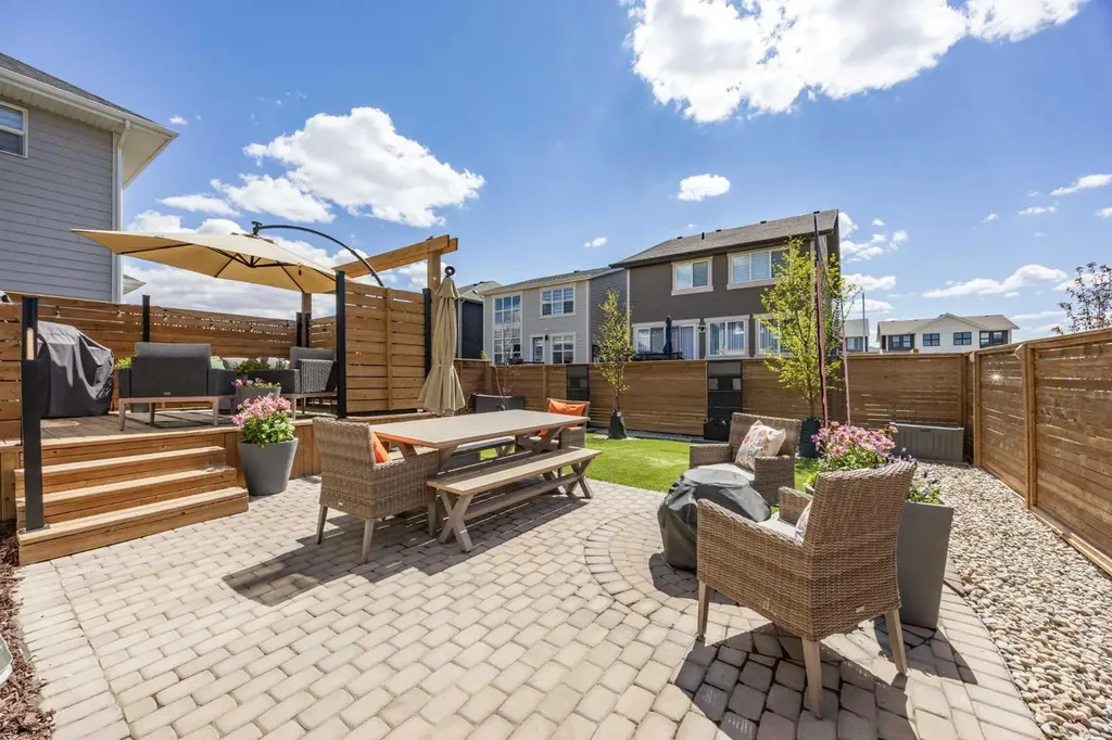 141 Magnolia Manor SE Calgary AB T3M 3H9