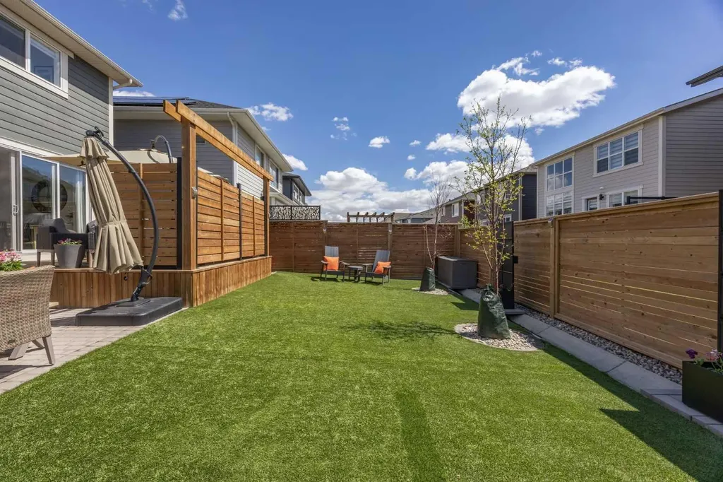 141 Magnolia Manor SE Calgary AB T3M 3H9