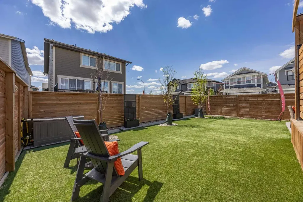 141 Magnolia Manor SE Calgary AB T3M 3H9