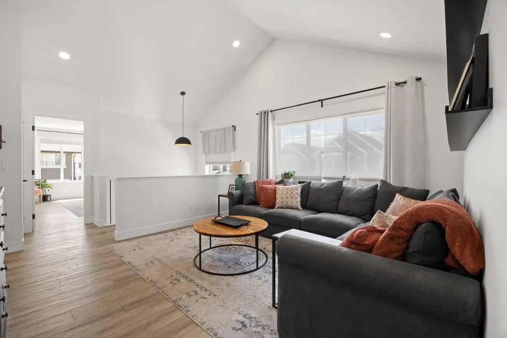 141 Magnolia Manor SE Calgary AB T3M 3H9