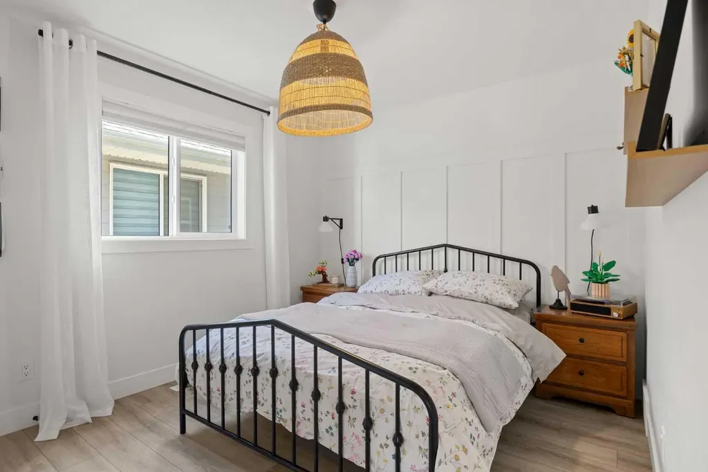 141 Magnolia Manor SE Calgary AB T3M 3H9