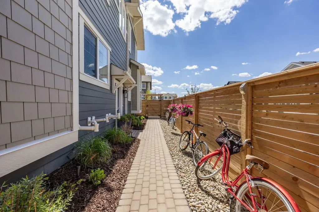 141 Magnolia Manor SE Calgary AB T3M 3H9