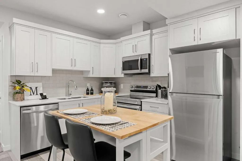 141 Magnolia Manor SE Calgary AB T3M 3H9
