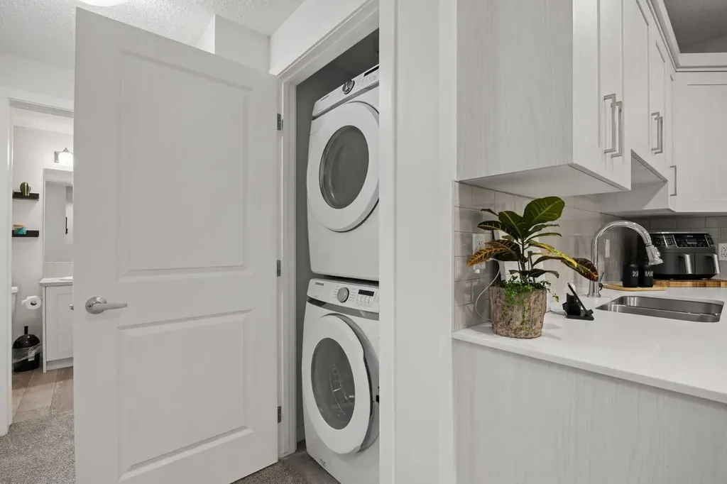141 Magnolia Manor SE Calgary AB T3M 3H9