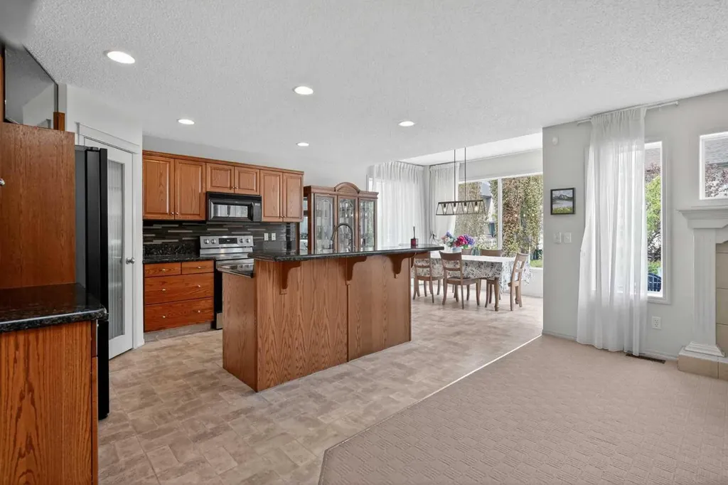98 Cougarstone Close SW Calgary AB T3H 5W3