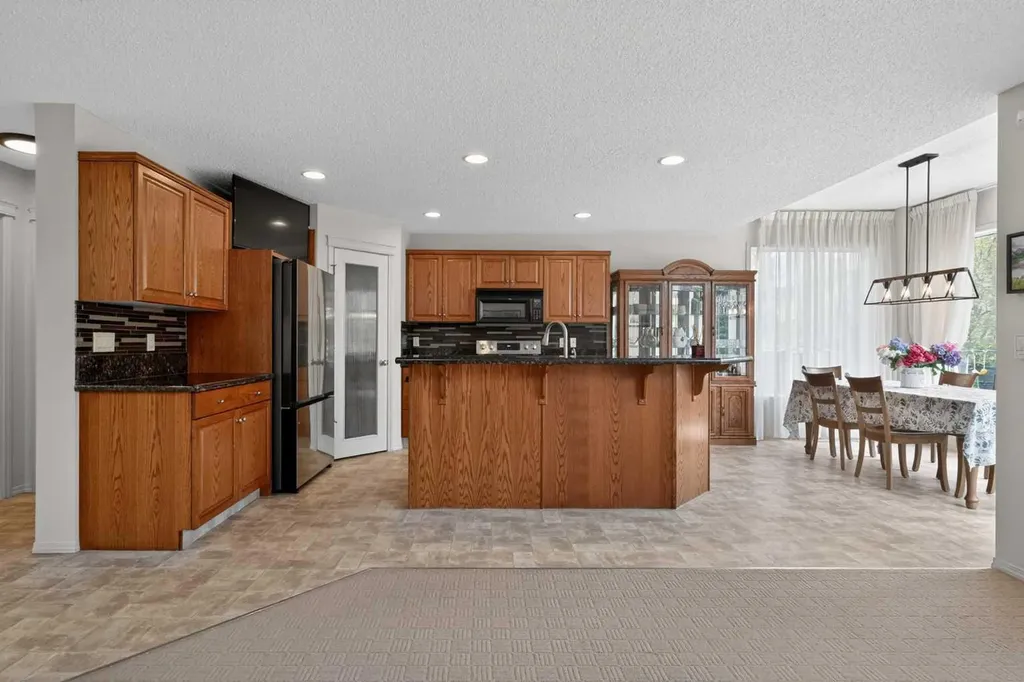 98 Cougarstone Close SW Calgary AB T3H 5W3