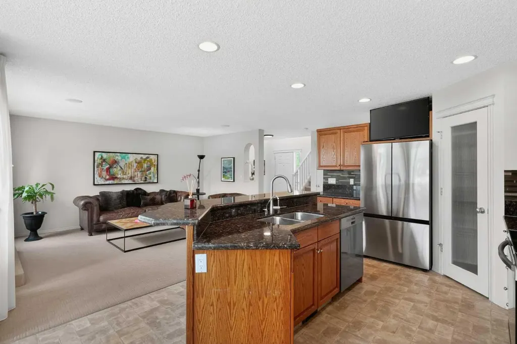 98 Cougarstone Close SW Calgary AB T3H 5W3