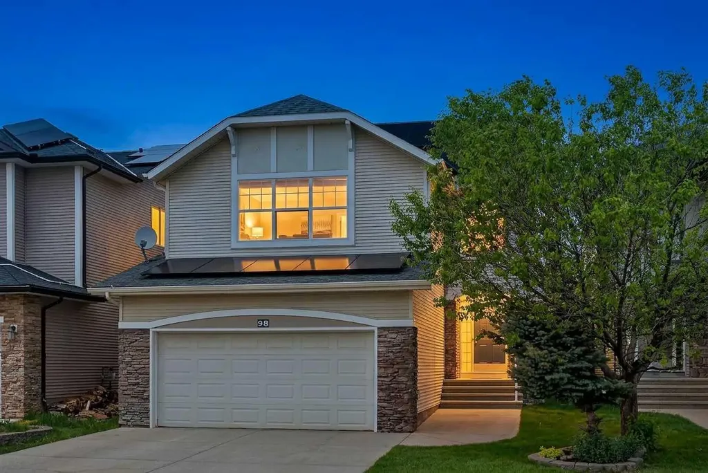 98 Cougarstone Close SW Calgary AB T3H 5W3