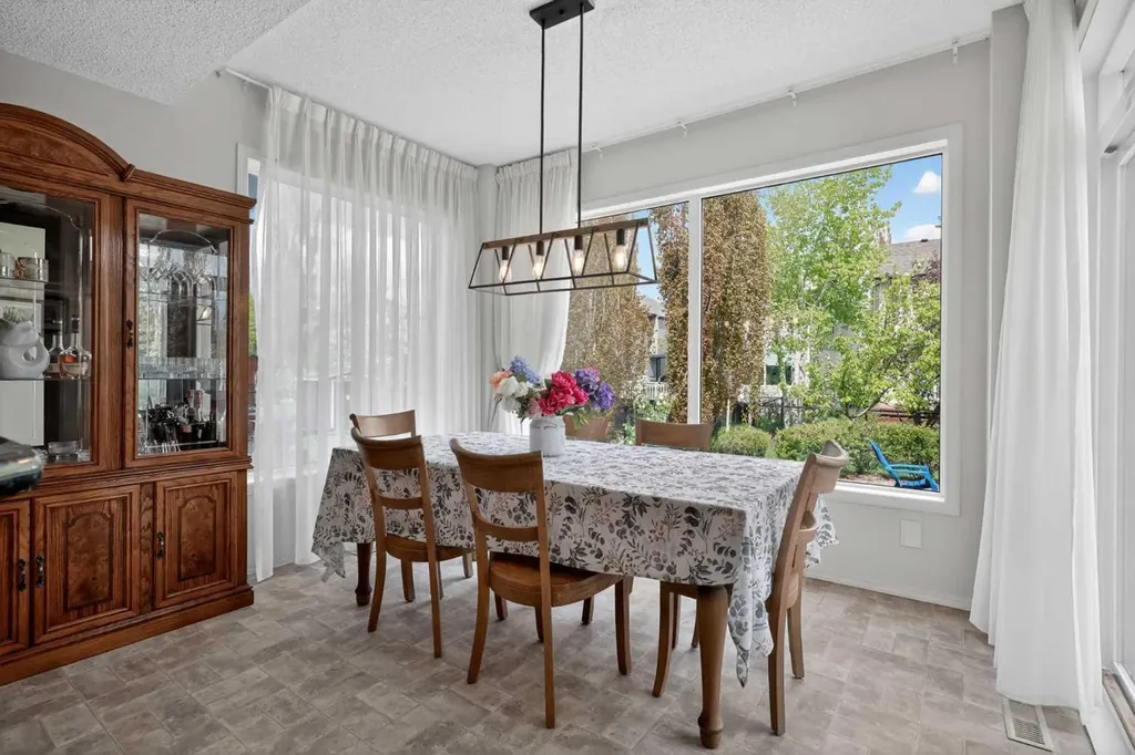 98 Cougarstone Close SW Calgary AB T3H 5W3