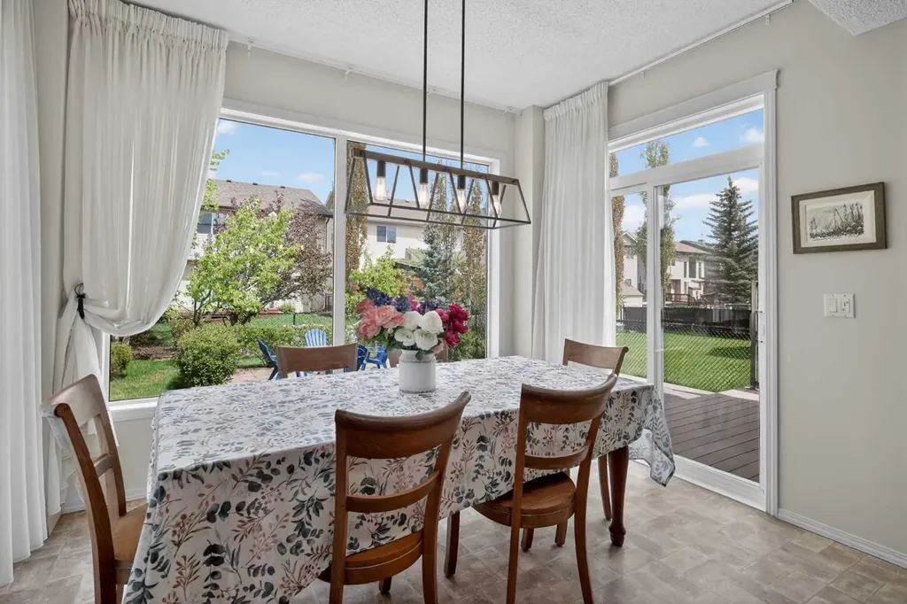 98 Cougarstone Close SW Calgary AB T3H 5W3