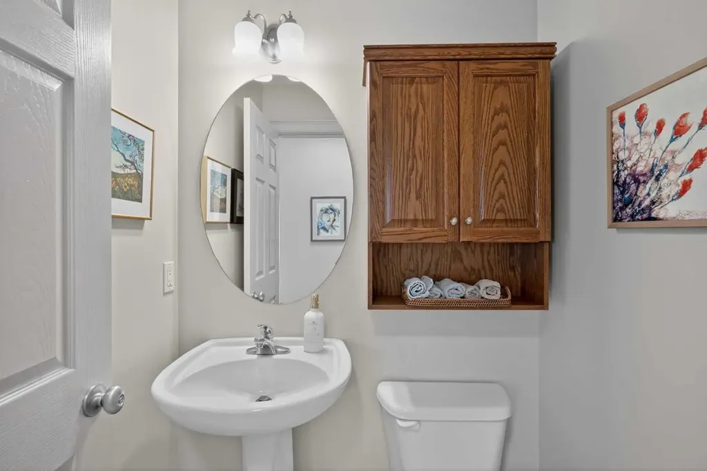 98 Cougarstone Close SW Calgary AB T3H 5W3