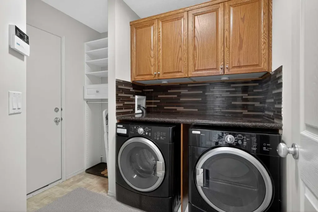 98 Cougarstone Close SW Calgary AB T3H 5W3