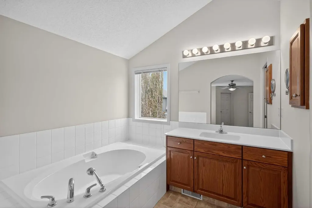 98 Cougarstone Close SW Calgary AB T3H 5W3