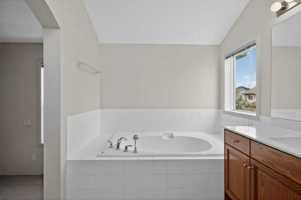 98 Cougarstone Close SW Calgary AB T3H 5W3