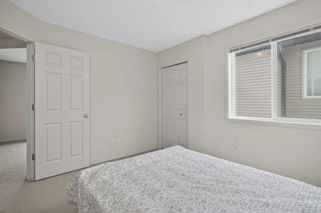 98 Cougarstone Close SW Calgary AB T3H 5W3