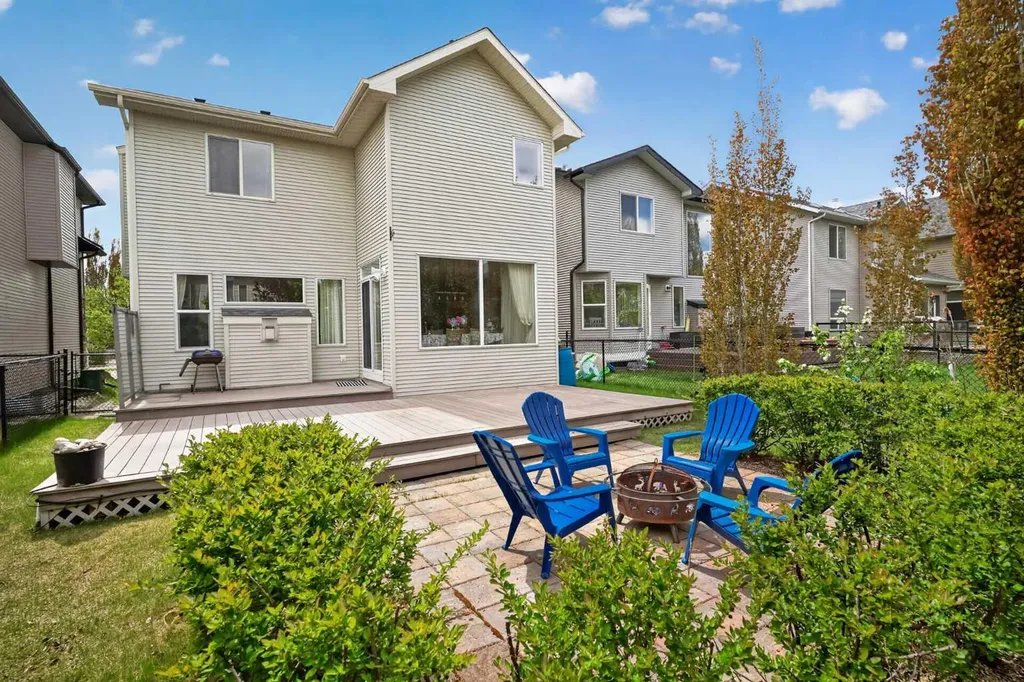 98 Cougarstone Close SW Calgary AB T3H 5W3