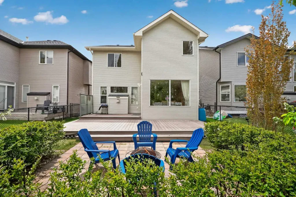 98 Cougarstone Close SW Calgary AB T3H 5W3
