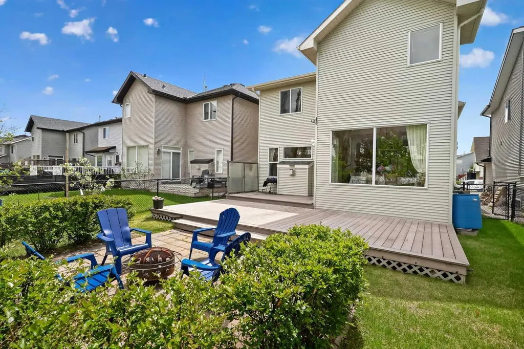 98 Cougarstone Close SW Calgary AB T3H 5W3