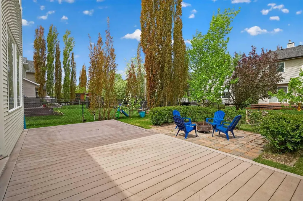 98 Cougarstone Close SW Calgary AB T3H 5W3