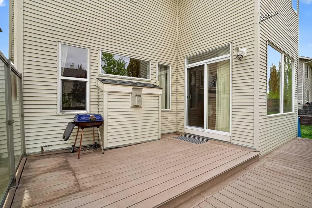 98 Cougarstone Close SW Calgary AB T3H 5W3