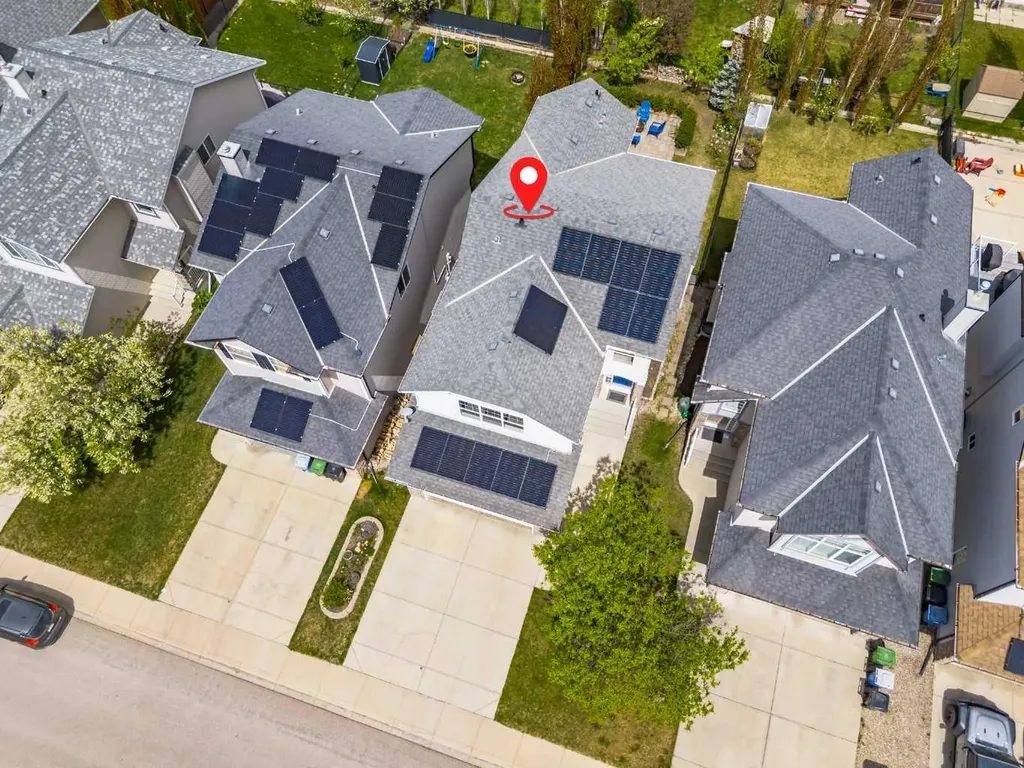 98 Cougarstone Close SW Calgary AB T3H 5W3