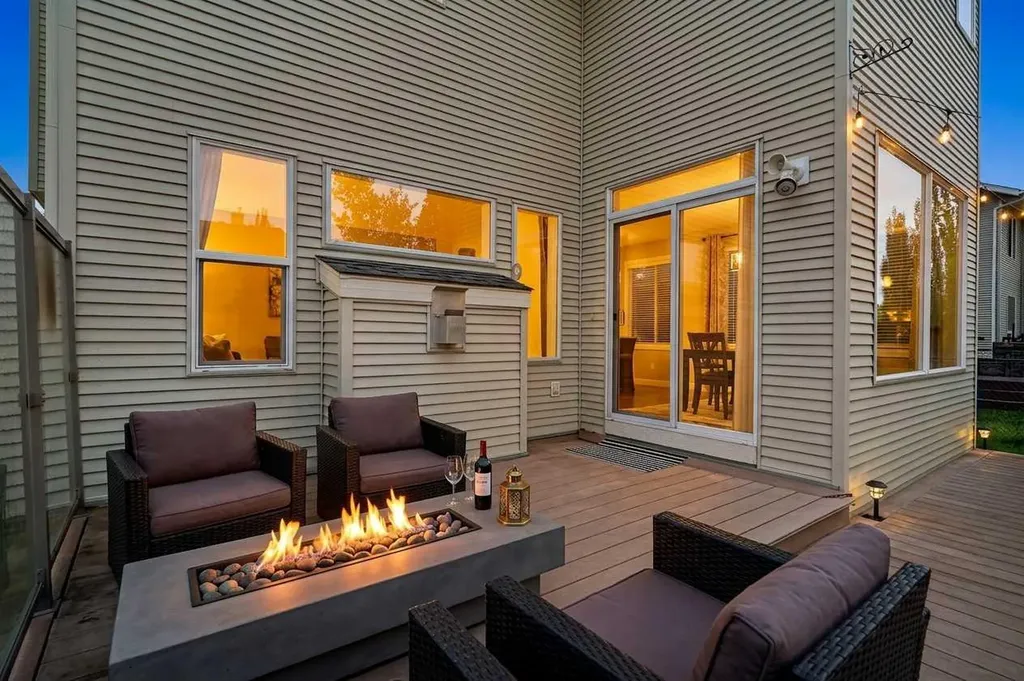 98 Cougarstone Close SW Calgary AB T3H 5W3