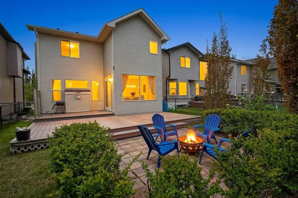 98 Cougarstone Close SW Calgary AB T3H 5W3