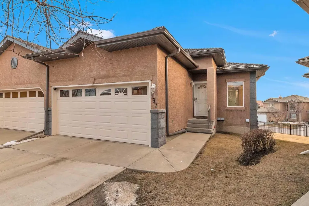 197 Royal Crest View NW Calgary AB T3G 5W4
