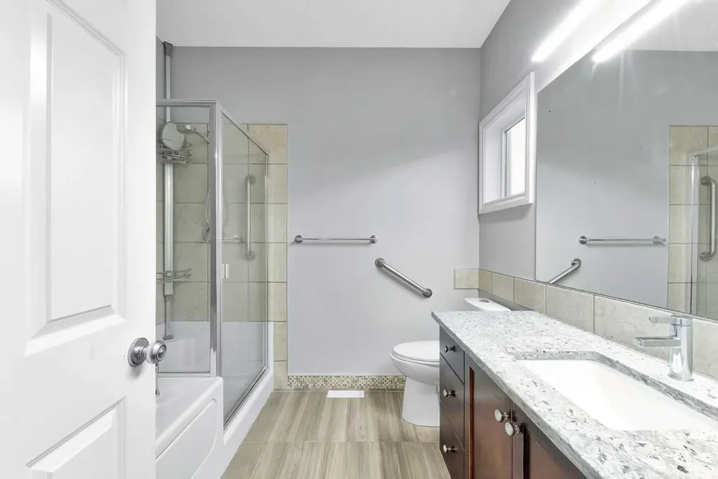 197 Royal Crest View NW Calgary AB T3G 5W4
