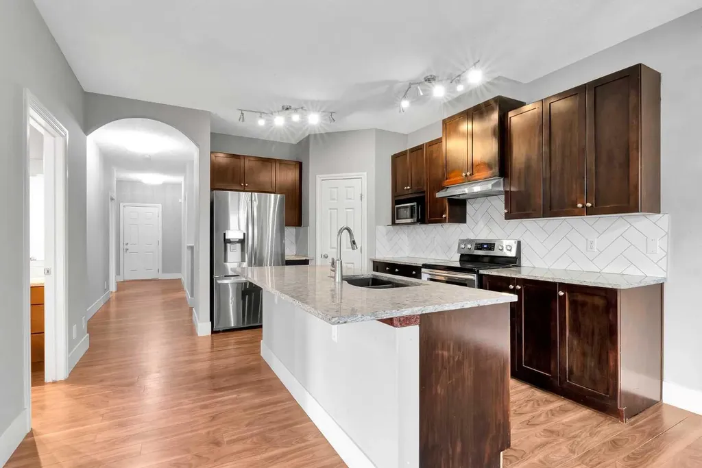 197 Royal Crest View NW Calgary AB T3G 5W4