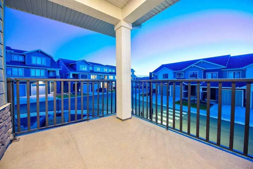 917 Crestridge Common SW Calgary AB T3B 6L6