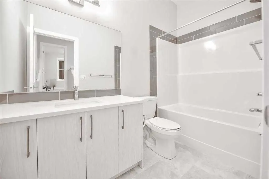917 Crestridge Common SW Calgary AB T3B 6L6
