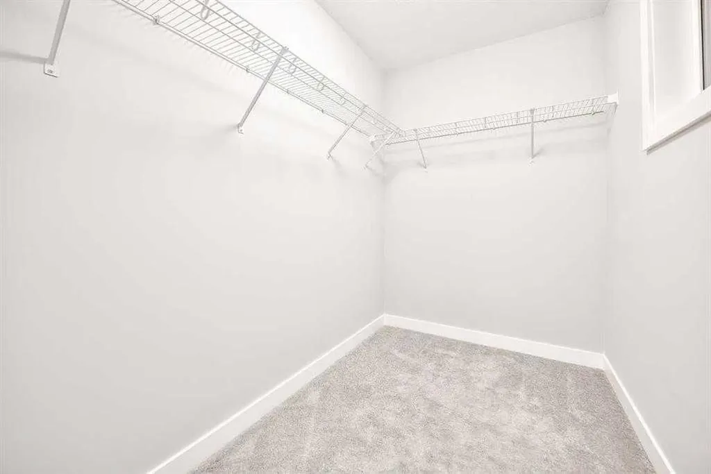 917 Crestridge Common SW Calgary AB T3B 6L6
