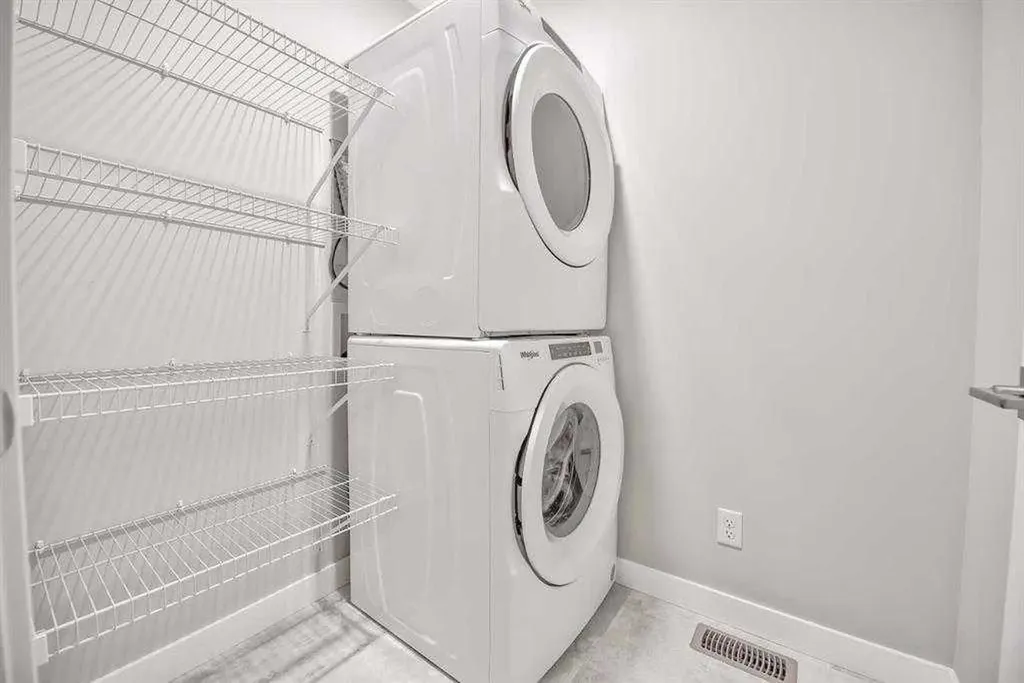 917 Crestridge Common SW Calgary AB T3B 6L6