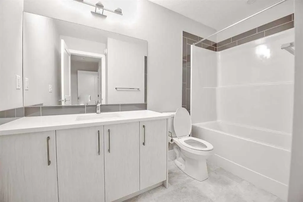 917 Crestridge Common SW Calgary AB T3B 6L6