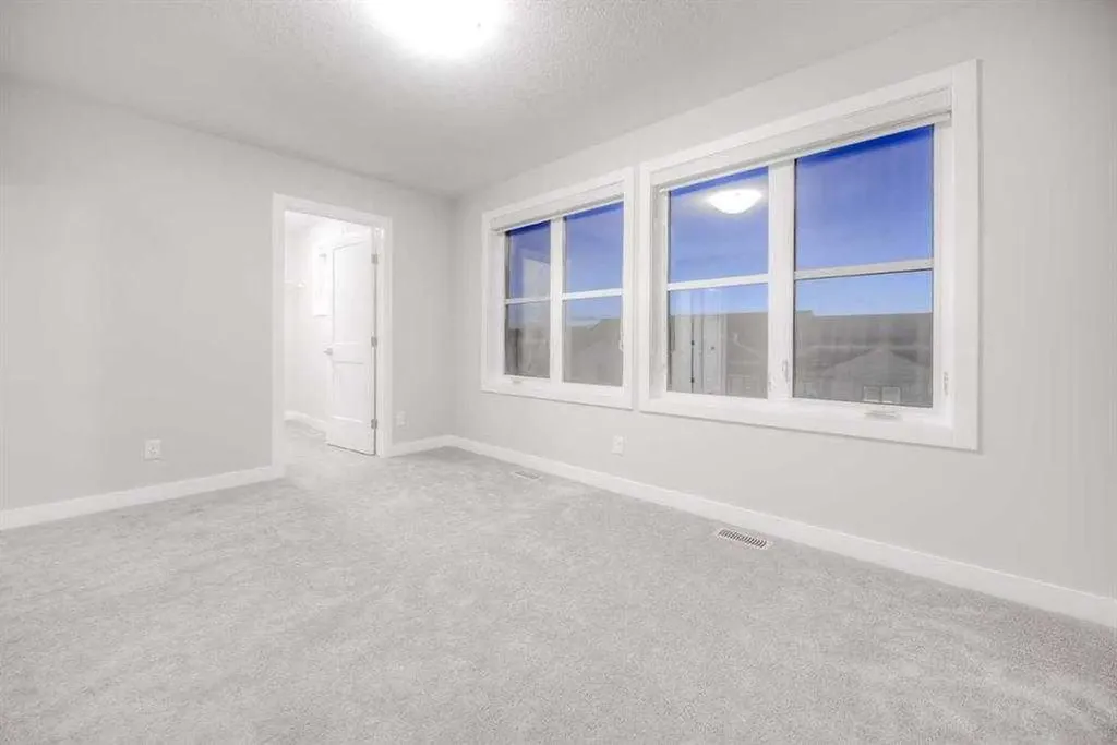 917 Crestridge Common SW Calgary AB T3B 6L6
