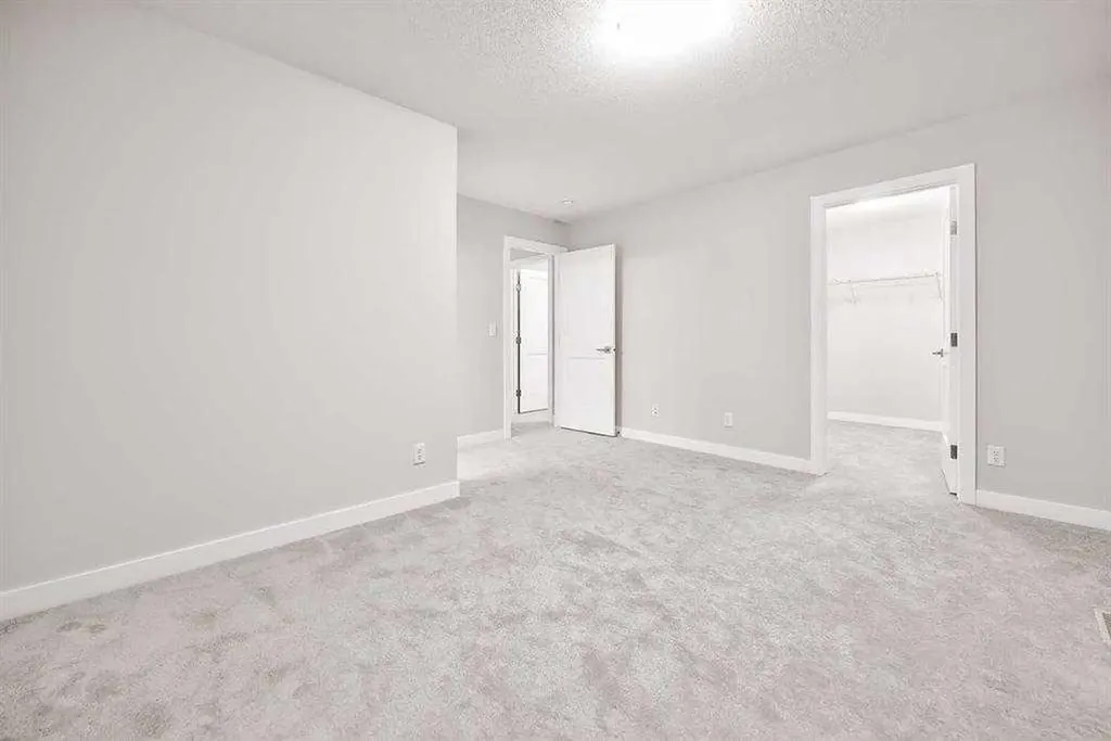 917 Crestridge Common SW Calgary AB T3B 6L6