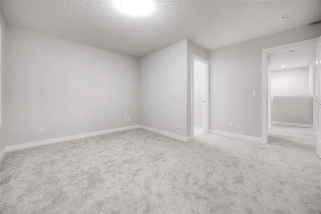 917 Crestridge Common SW Calgary AB T3B 6L6
