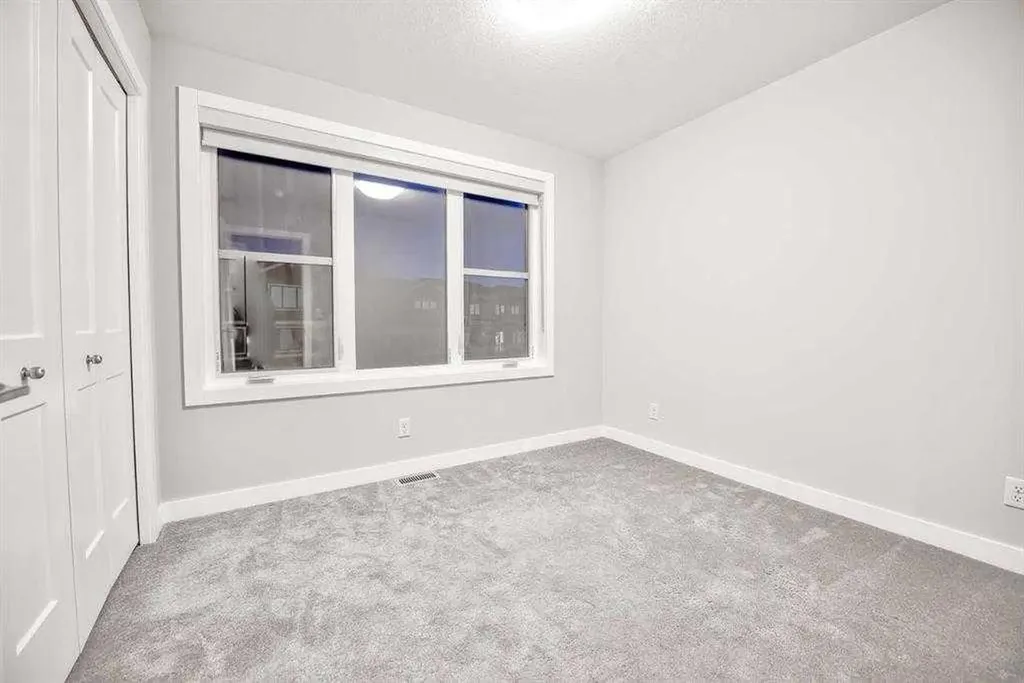 917 Crestridge Common SW Calgary AB T3B 6L6