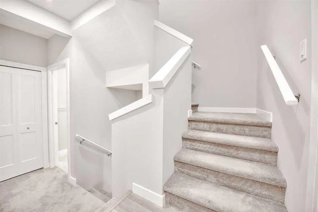 917 Crestridge Common SW Calgary AB T3B 6L6