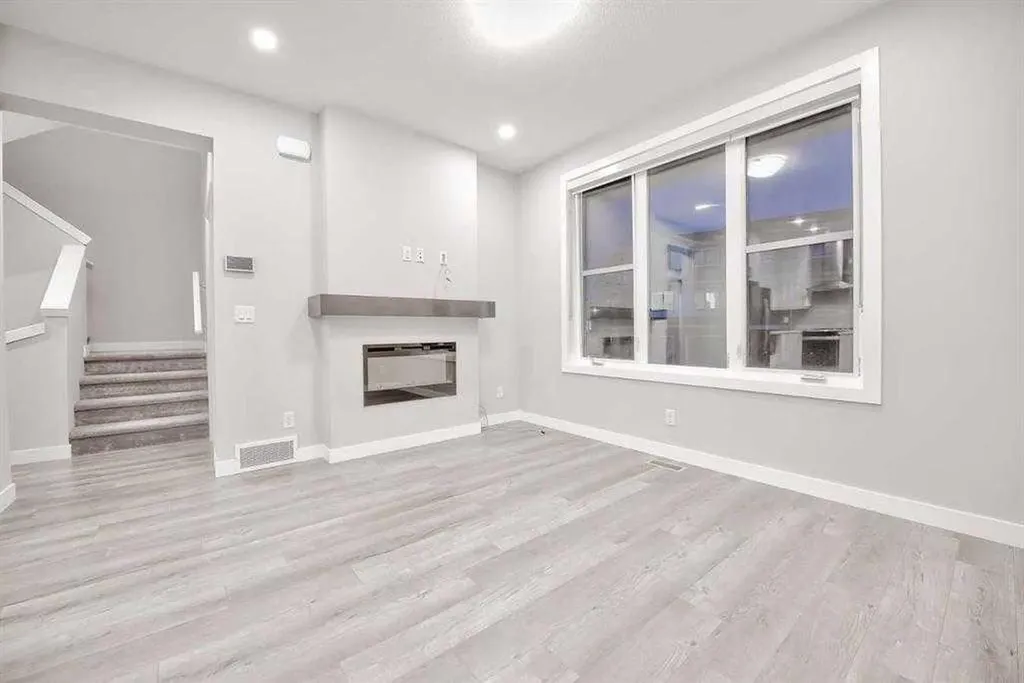 917 Crestridge Common SW Calgary AB T3B 6L6