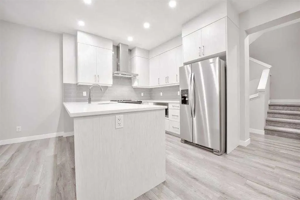 917 Crestridge Common SW Calgary AB T3B 6L6