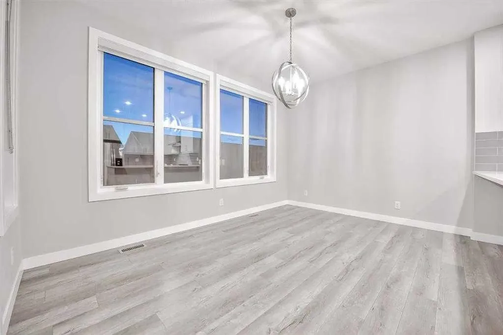 917 Crestridge Common SW Calgary AB T3B 6L6