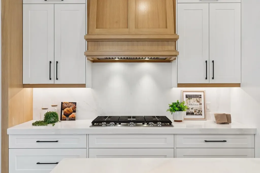 2427 27 Street SW Calgary AB T3E 2G2