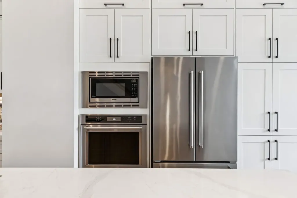 2427 27 Street SW Calgary AB T3E 2G2