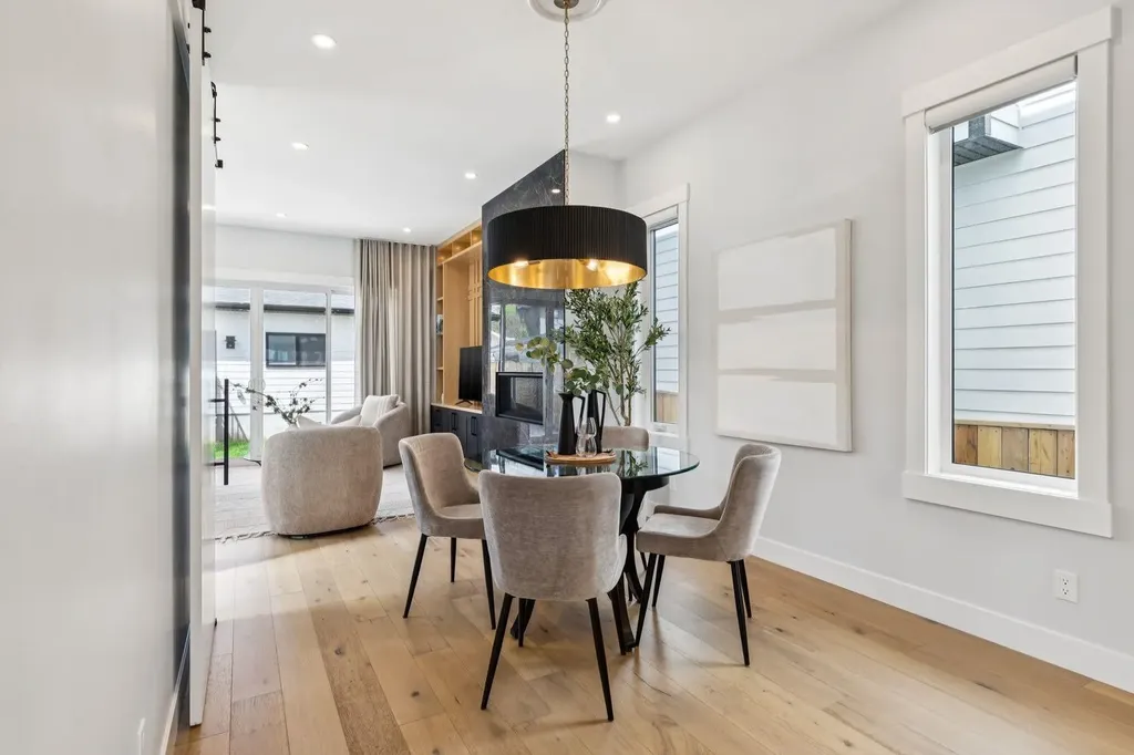 2427 27 Street SW Calgary AB T3E 2G2